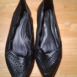 Black Laser-Cut Women's 9.5 Flats
